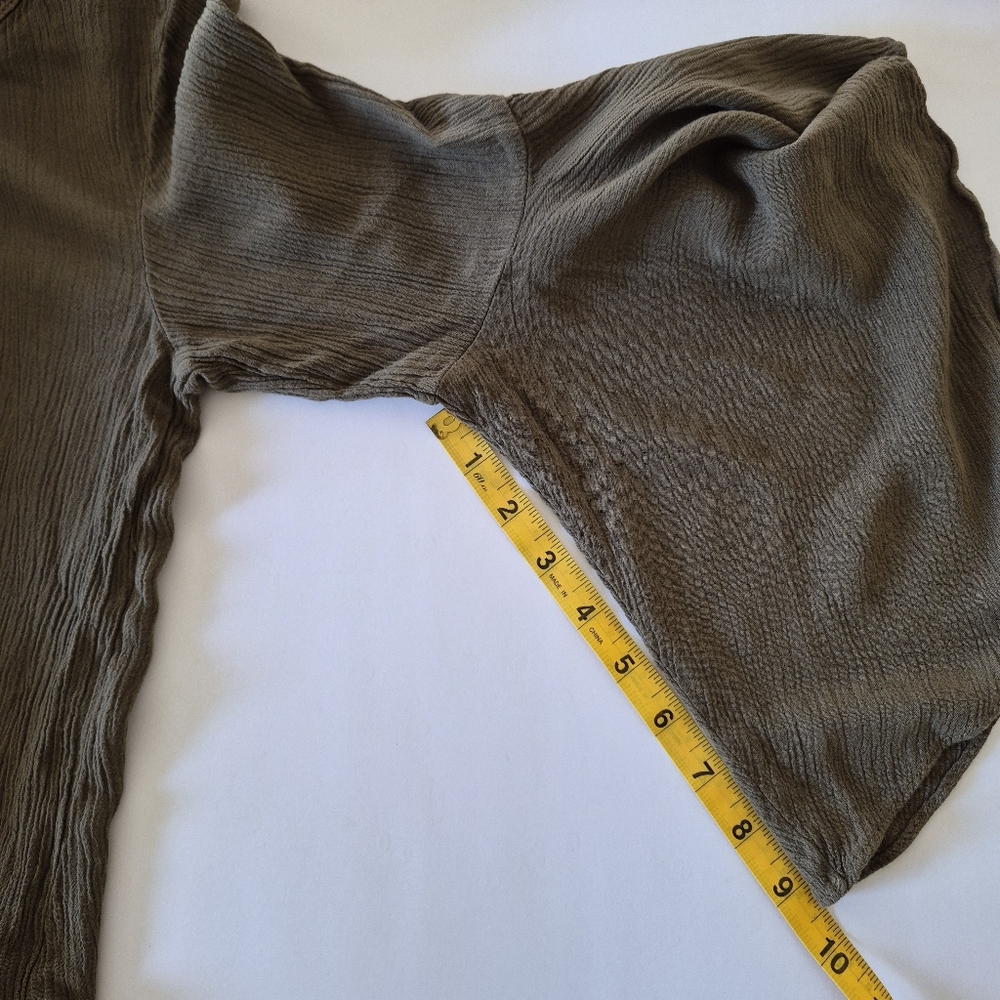 Bobeau Blouse Womens Medium Olive Green with Flared Sleeves Boho Cottagecore - Picture 6 of 8